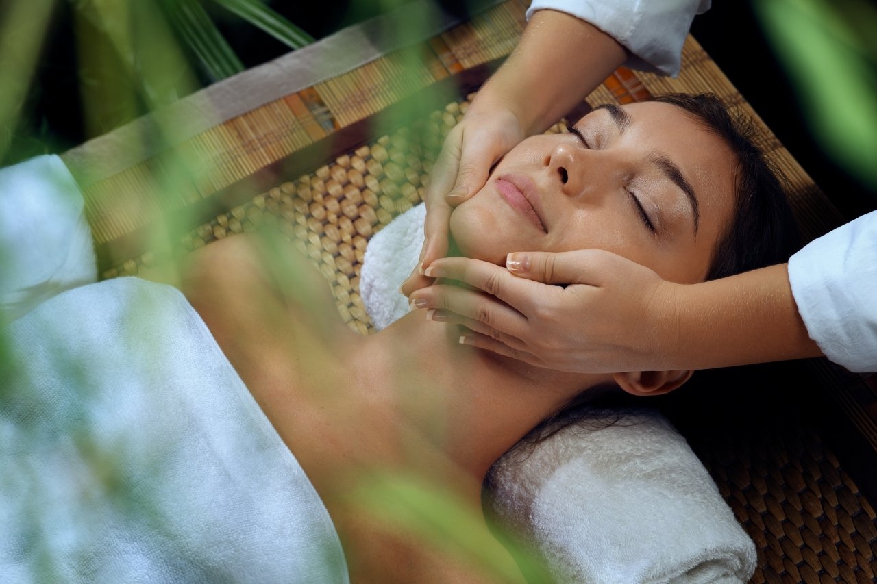 KAIVALYA AYURVEDA - ABOUT BG