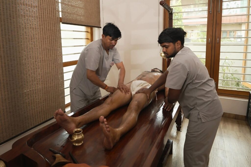 KAIVALYA AYUARVEDA - Benefits of Regular Abhyanga Therapy for Mind and Body (1)